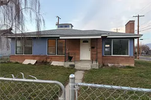 700 Schons Pl, Wenatchee, WA 98801 - Photo 2