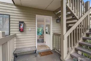 412 10th St, Kirkland, WA 98033 - Photo 1
