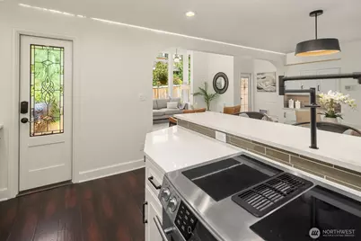 1400 Bellevue Way SE #4, Bellevue, WA 98004 - Photo 8