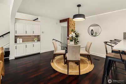 1400 Bellevue Way SE #4, Bellevue, WA 98004 - Photo 4