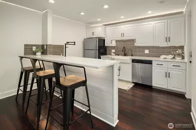 1400 Bellevue Way SE #4, Bellevue, WA 98004 - Photo 6