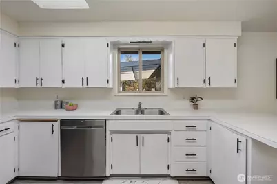 1015 141st Street S, Tacoma, WA 98444 - Photo 14