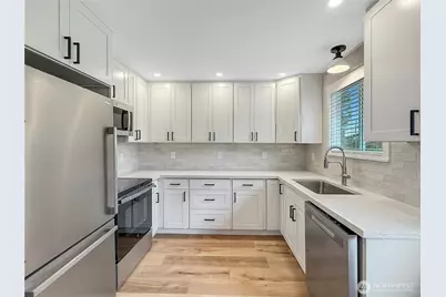 7820 64th Street SE #B, Snohomish, WA 98290 - Photo 2