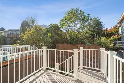 9215 Linden Avenue N, Seattle, WA 98103 - Photo 18