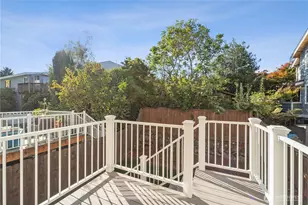 9215 Linden Ave N, Seattle, WA 98103 - Photo 18