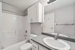 9215 Linden Ave N, Seattle, WA 98103 - Photo 8