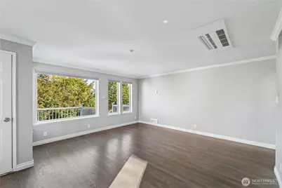 9215 Linden Avenue N, Seattle, WA 98103 - Photo 12