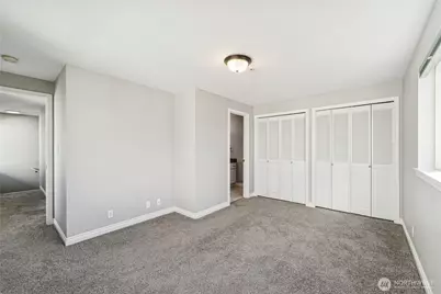 9215 Linden Avenue N, Seattle, WA 98103 - Photo 6