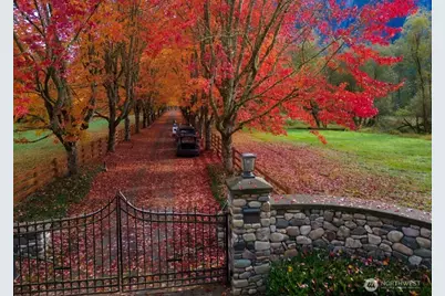 8100 428th Avenue SE, Snoqualmie, WA 98065 - Photo 2