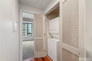 910 Lenora St, Seattle, WA 98121 - Photo 8