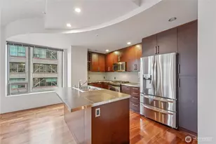 910 Lenora St, Seattle, WA 98121 - Photo 16