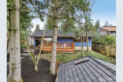 10219 15th Avenue NE, Seattle, WA 98125 - Photo 2