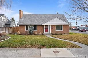 1162 D St SW, Ephrata, WA 98823 - Photo 2