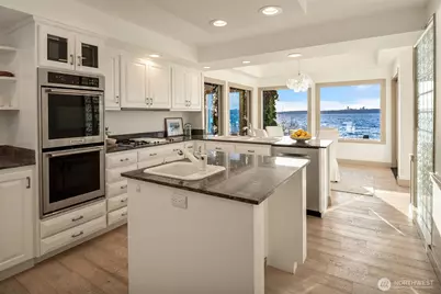 175 Lake Avenue W, Kirkland, WA 98033 - Photo 8