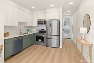 2374 Franklin Ave E, Seattle, WA 98102 - Photo 4