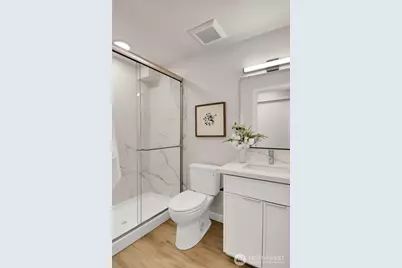 2374 Franklin Avenue E, Seattle, WA 98102 - Photo 20