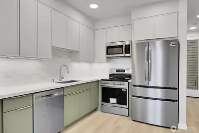 2374 Franklin Avenue E, Seattle, WA 98102 - Photo 22