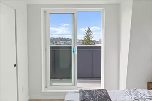 2374 Franklin Ave E, Seattle, WA 98102 - Photo 18