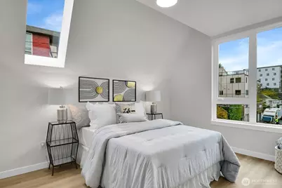 2374 Franklin Avenue E, Seattle, WA 98102 - Photo 14