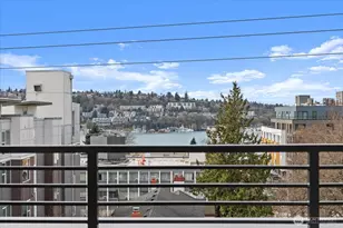 2374 Franklin Ave E, Seattle, WA 98102 - Photo 30