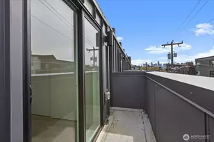 2374 Franklin Ave E, Seattle, WA 98102 - Photo 24