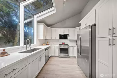 11130 NE 37th Court, Bellevue, WA 98004 - Photo 10