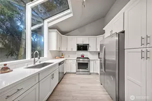 11130 NE 37th Ct, Bellevue, WA 98004 - Photo 10