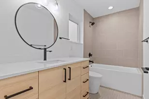 3239 61st Ave SW, Seattle, WA 98116 - Photo 4