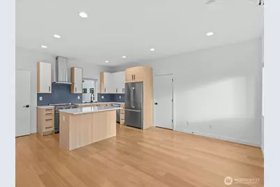 3239 61st Avenue SW #unit B, Seattle, WA 98116 - Photo 8