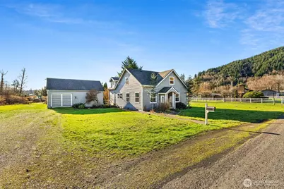 933 Crescent Street, Raymond, WA 98577 - Photo 2