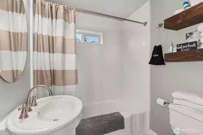 933 Crescent Street, Raymond, WA 98577 - Photo 14