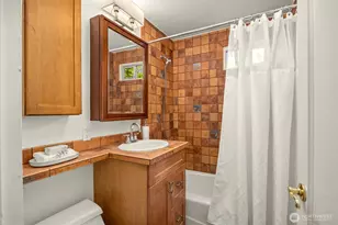 5606 NE 59th St, Seattle, WA 98105 - Photo 14