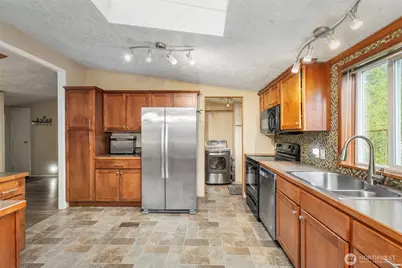 369 W Tahuyeh Drive, Bremerton, WA 98312 - Photo 10