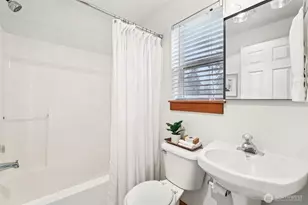 9523 Ashworth Ave N, Seattle, WA 98103 - Photo 16