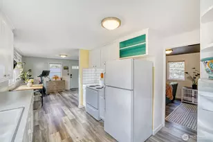 4034 NE 109th St, Seattle, WA 98125 - Photo 10