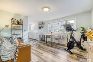 4034 NE 109th St, Seattle, WA 98125 - Photo 6