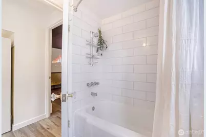 4034 NE 109th Street, Seattle, WA 98125 - Photo 24