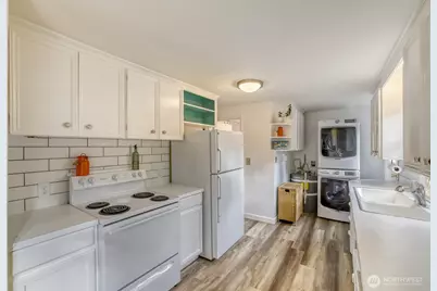 4034 NE 109th Street, Seattle, WA 98125 - Photo 6