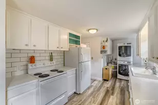 4034 NE 109th St, Seattle, WA 98125 - Photo 6