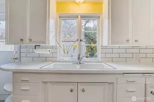 4034 NE 109th St, Seattle, WA 98125 - Photo 10