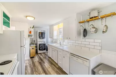 4034 NE 109th Street, Seattle, WA 98125 - Photo 8