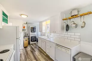 4034 NE 109th St, Seattle, WA 98125 - Photo 8