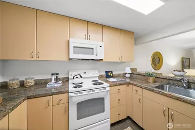 12601 SE 41st Place #C102, Bellevue, WA 98006 - Photo 6