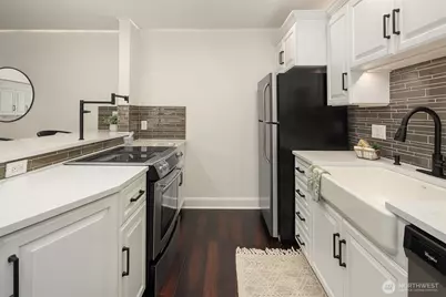 1400 Bellevue Way SE #4, Bellevue, WA 98004 - Photo 8