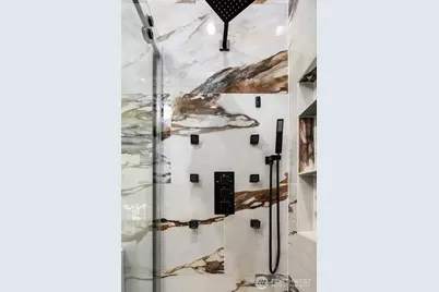 1400 Bellevue Way SE #4, Bellevue, WA 98004 - Photo 18