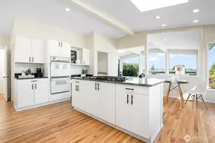 8840 NE 24th St, Clyde Hill, WA 98004 - Photo 12