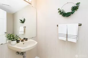 8840 NE 24th St, Clyde Hill, WA 98004 - Photo 20