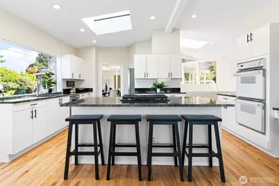 8840 NE 24th Street, Clyde Hill, WA 98004 - Photo 16