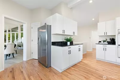 8840 NE 24th Street, Clyde Hill, WA 98004 - Photo 14