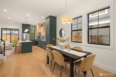 818 165th Avenue NE, Bellevue, WA 98008 - Photo 2